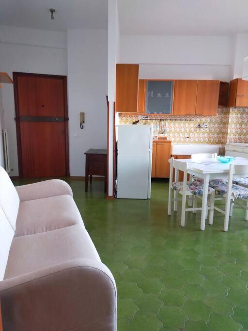 Casa Di Baia Apartment เปซาโร ภายนอก รูปภาพ