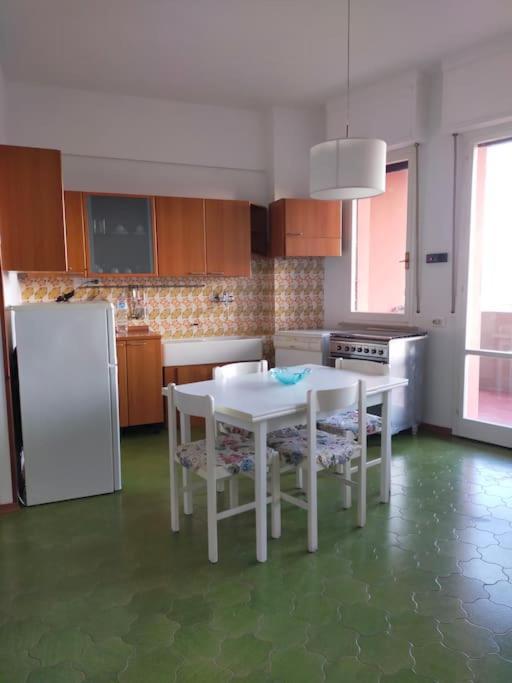 Casa Di Baia Apartment เปซาโร ภายนอก รูปภาพ
